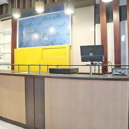 Oyo 1673 M Authentic Kost Man Hotell Padang  Eksteriør bilde