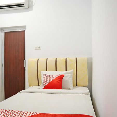 Oyo 1673 M Authentic Kost Man Hotell Padang  Eksteriør bilde