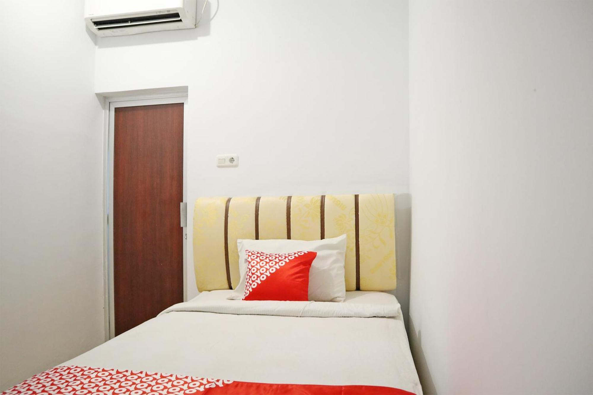 Oyo 1673 M Authentic Kost Man Hotell Padang  Eksteriør bilde